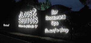 sign-by-graphics-enseigne-lettres-boitiers-camping-lous-seurrots-landes-contis-plages-palissade-bois-bassin-arcachon-pyla-gironde-landes-pyrénées-atlantique-sud-ouest