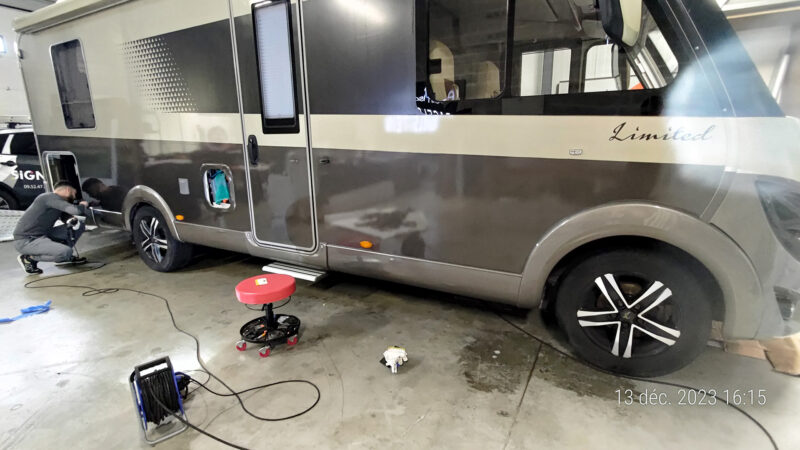 SIGN-BY-GRAPHICS-covering-camping-car-gujan-mestras-arcachon-la-teste-de-buch-mios-biganos