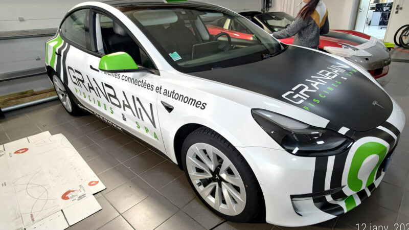 sign-by-graphics-semi-covering-total-wrapping-covering-tesla-3-arlon-3m-avery-détailling-bordeaux-arcachon-bayonne-pau-arcachon-gujan-mestras