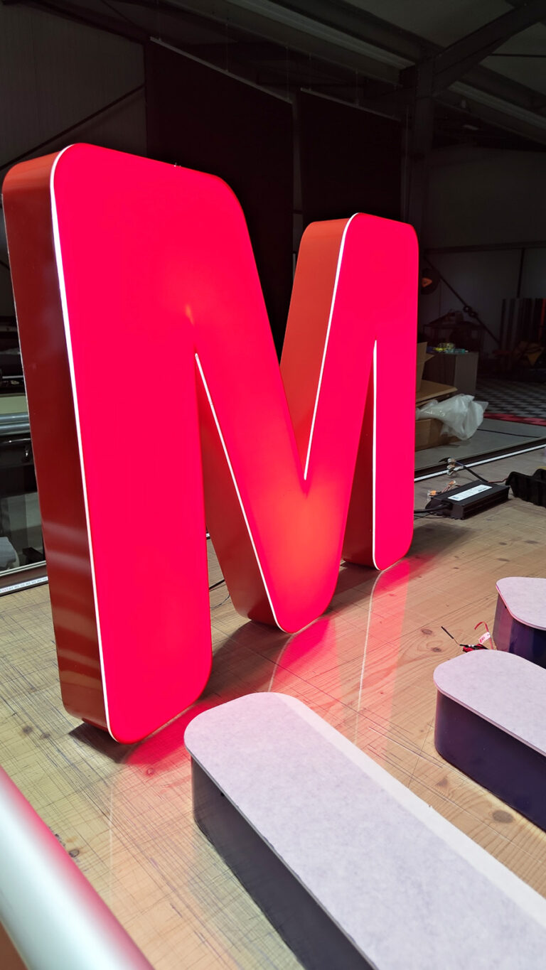 lettres-boitiers-lumineuse-sign-by-graphics-landes-gironde-bordeaux-audenge-33-40