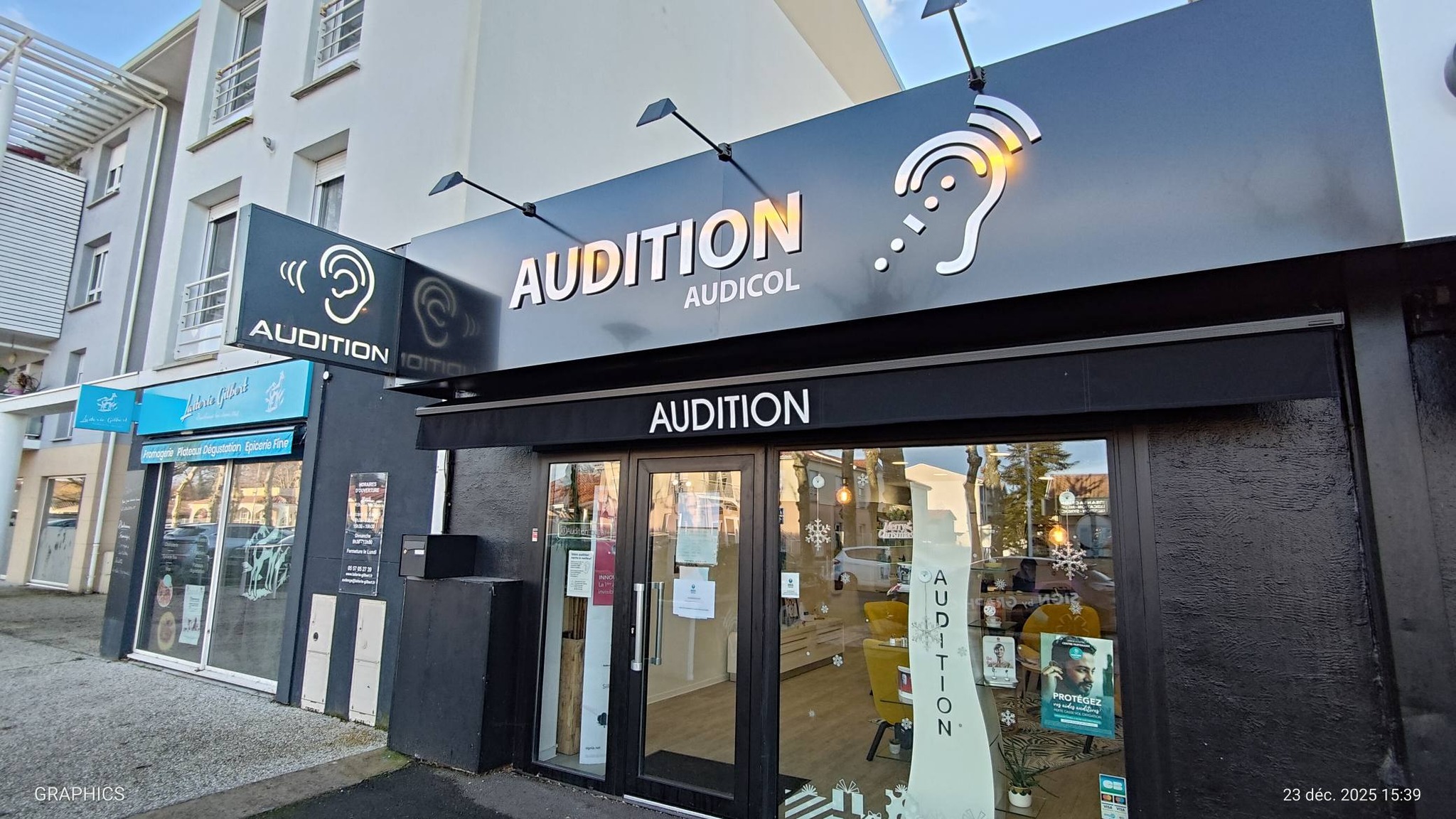 sign-by-graphics-audicol-enseigne-caisson-lettrages-diboind-alu-brosse